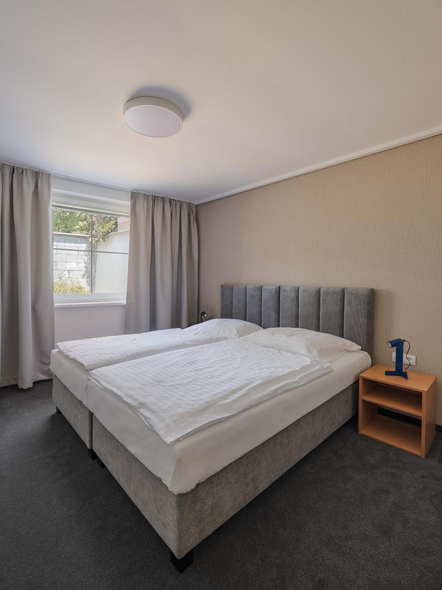 Hotel Taxis Bratislava - New Rooms Екстер'єр фото
